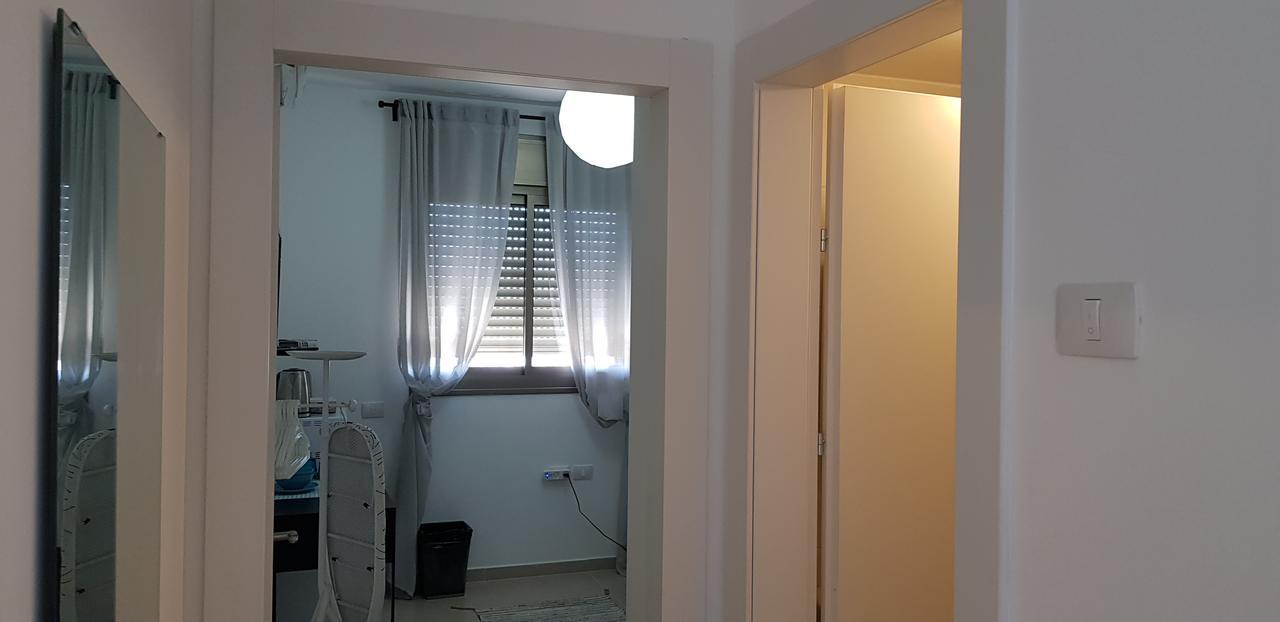Private Bed/Bathroom In Netanja Buitenkant foto